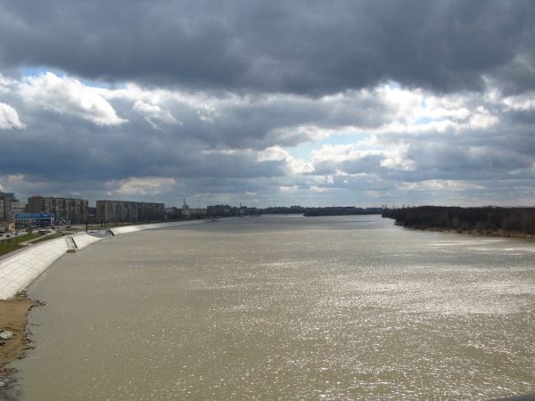 На реке Иртыш теплоход получил повреждения