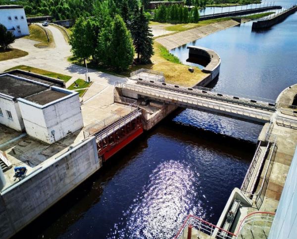 Шлюз №7 Шекснинского гидроузла принял первые суда после реконструкции