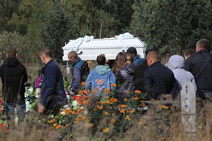 Убитых в Киселевске школьниц похоронили