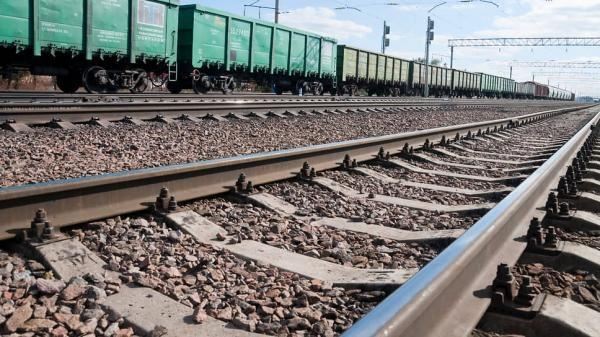Сумма причиненного РЖД ущерба от схода тепловоза и пяти вагонов на Красноярской железной дороге составила более 1 млн руб.