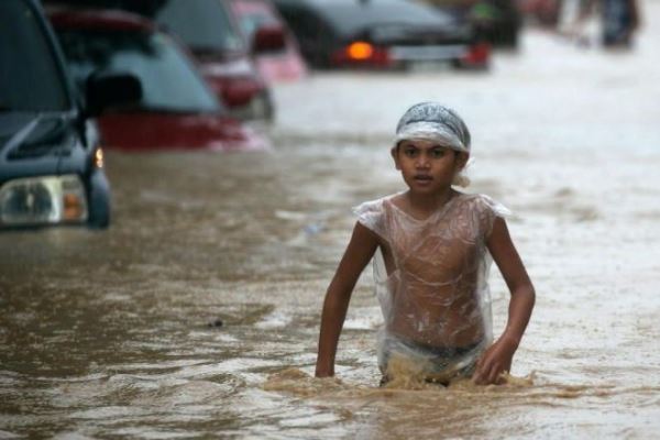 Во время тайфуна «Консон» на Филиппинах 12 человек пропали без вести